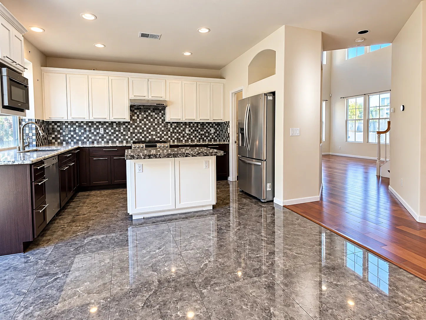 4 bed, 2.5 bath, 2060 sqft, $5,000 — Photo 3