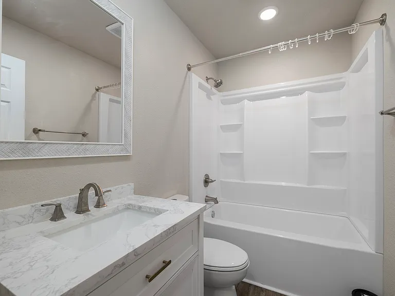 1824 N Hillcrest Ave — Photo 21