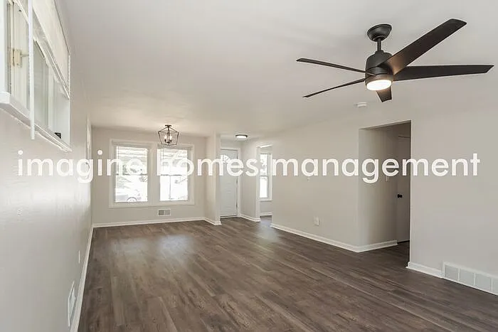 3 bed, 1.0 bath, 1134 sqft, $1,950 — Photo 2