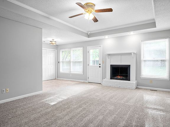 5th image of 274 Kathleen Ct