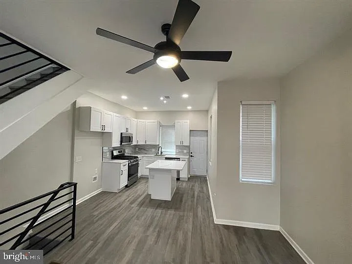 3 bed, 2.5 bath, 1280 sqft, $2,000 — Photo 3