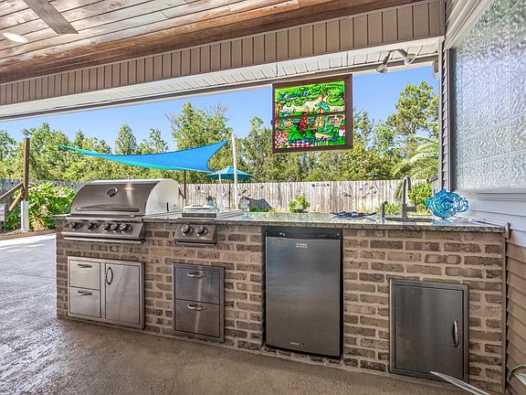 2nd image of 41092 Garden Ct