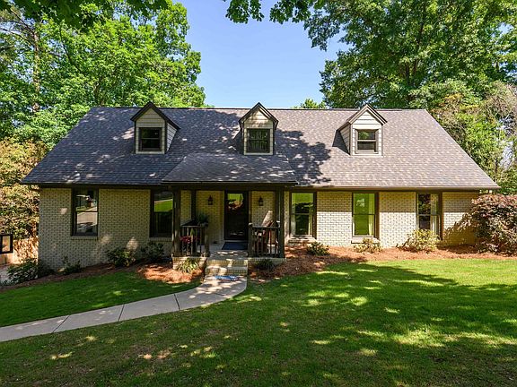 4th image of 2364 Garland Dr