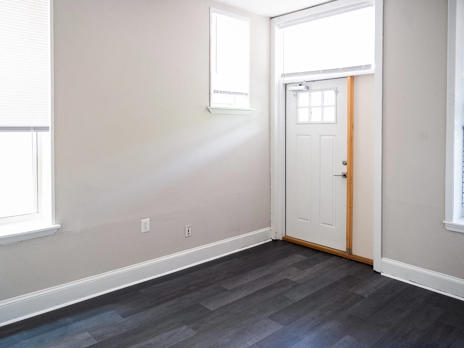 6 bed, 2479 sqft, $5,850 — Photo 3