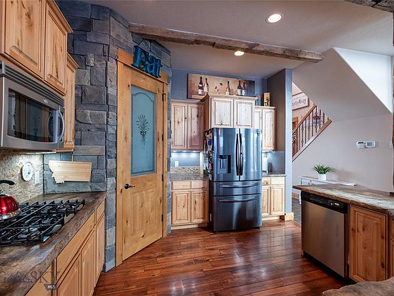 5th image of 564 Coral Dr