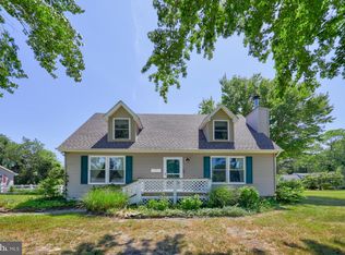 8 Winchester Dr, Ocean View, DE 19970