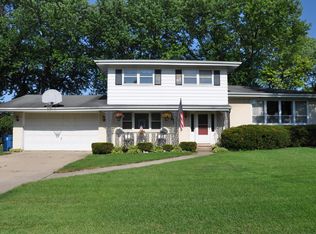 12635 E Navajo Dr, Palos Heights, IL 60463