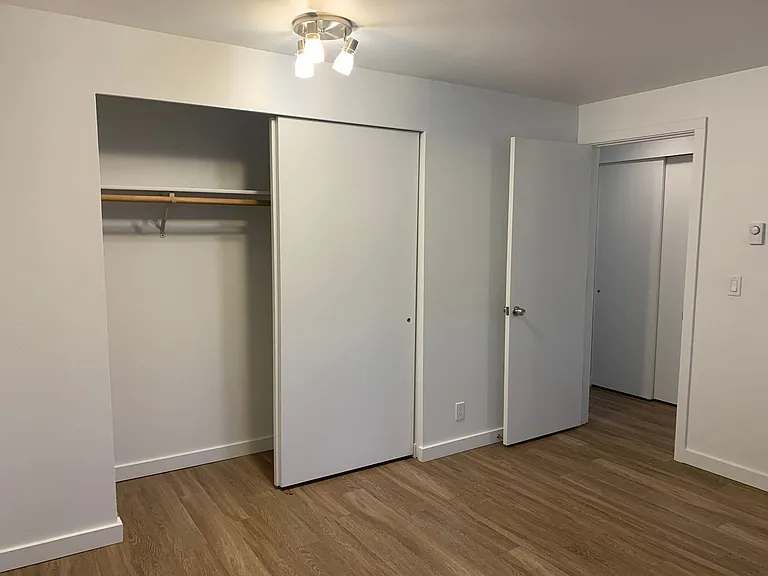 1233 Taylor Ave N — Photo 13