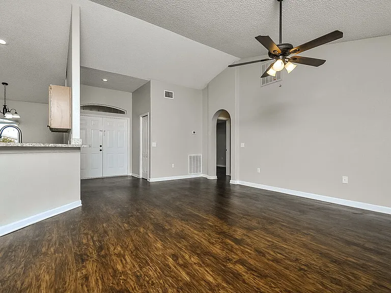 6025 Live Oak Dr — Photo 4