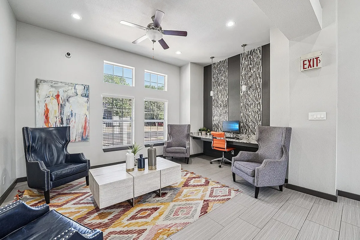 Modern Leasing Office with Warm Ambiance in Waco, TX - Avila