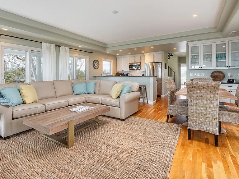 13 Girard Way — Photo 4