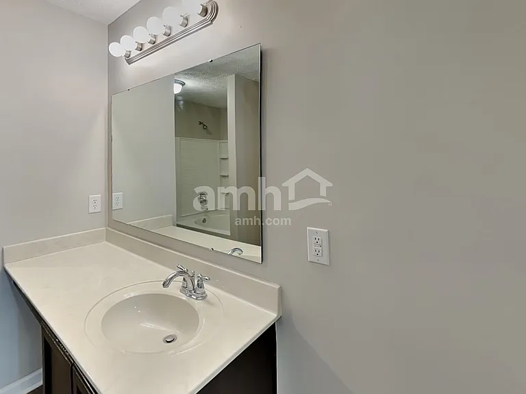 1127 Fiesta Dr — Photo 9