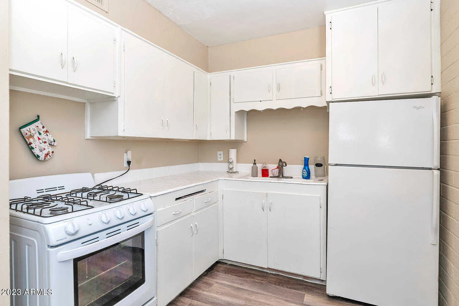 1 bed, 550 sqft, $999 — Photo 3
