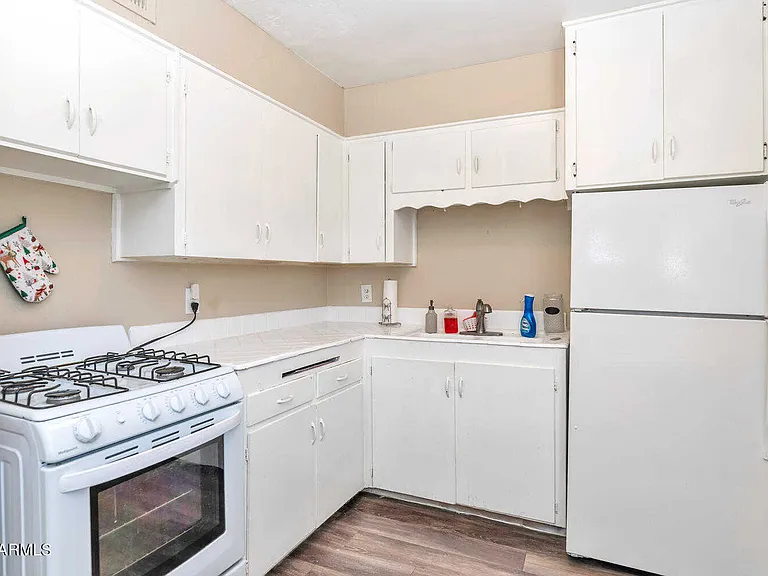 3121 W Almeria Rd #4 — Photo 10