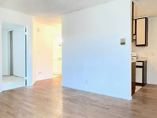 1st image of 922 N Hudson Ave APT 4