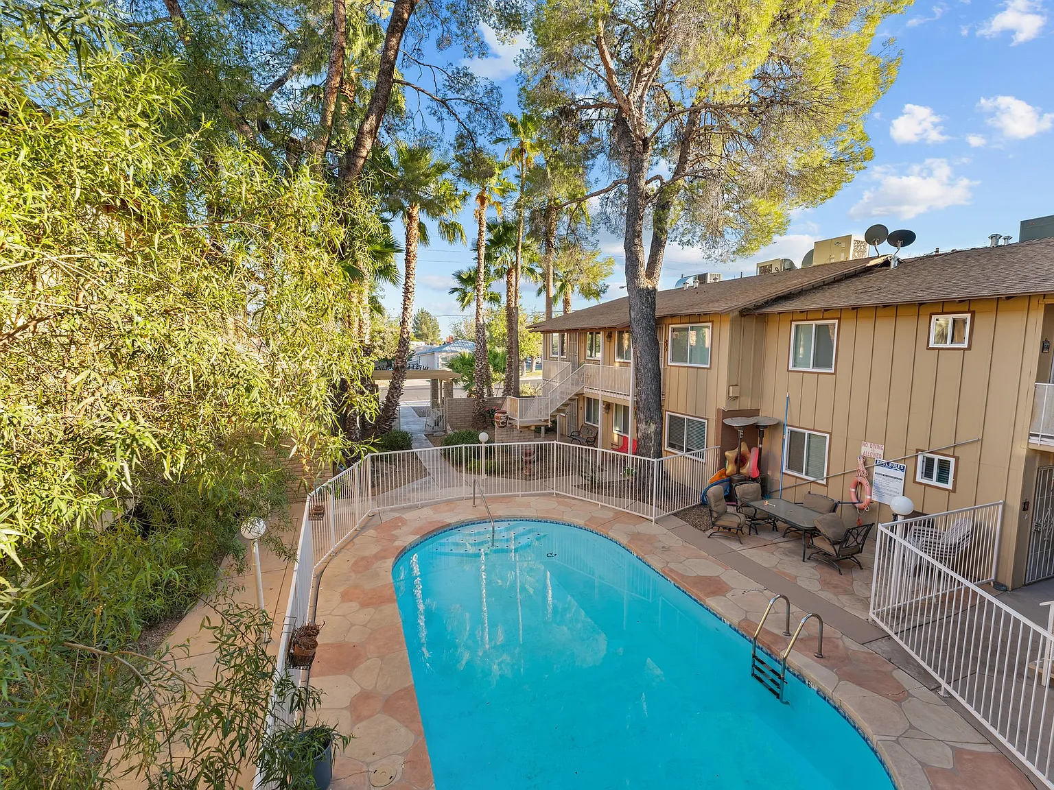 90 W Yavapai St — Photo 3