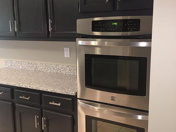 3rd image of 3109 Country Place Dr W