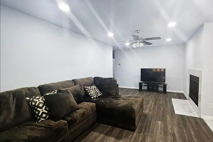 727 S Deerfield Cir — Photo 3