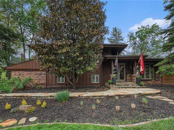 1900 W 50th St, Westwood Hills, KS 66205