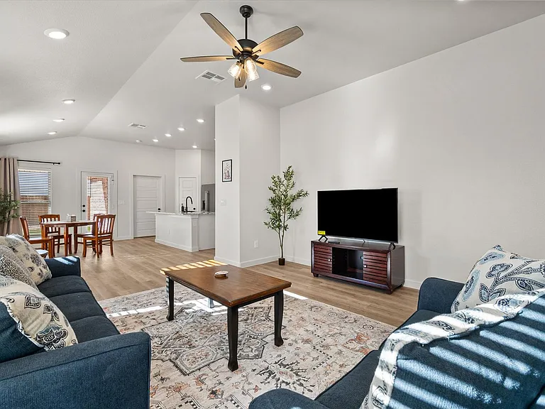 2156 Langford Ave — Photo 22