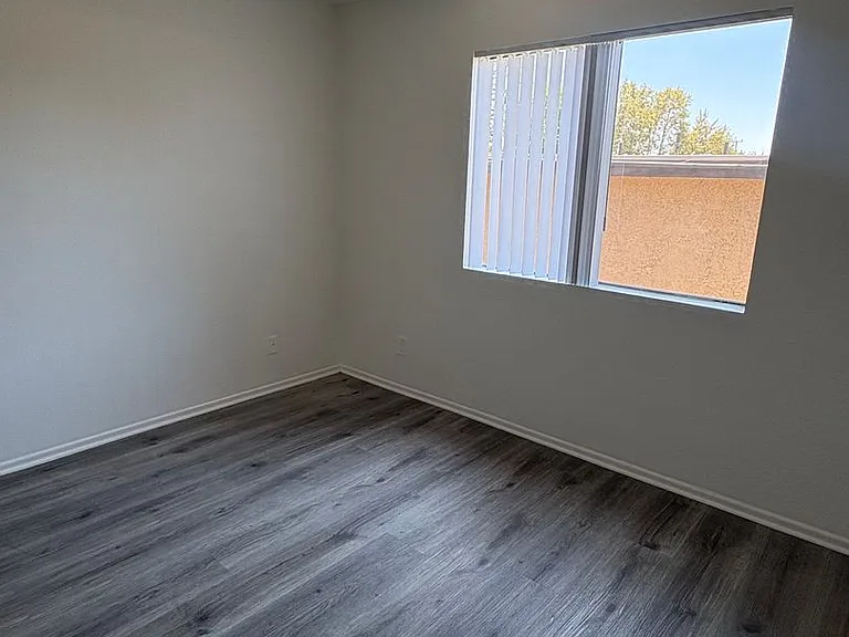 Woodman Apartments — Photo 3