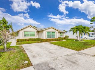580 W 37th St, Riviera Beach, FL 33404