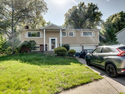 8 Holly Court, North Babylon, NY, 11703