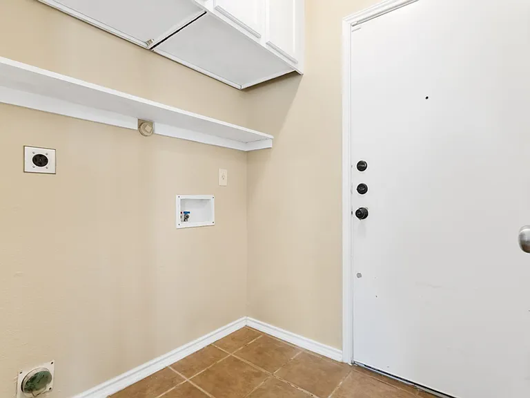 157 Carmel Dr — Photo 22