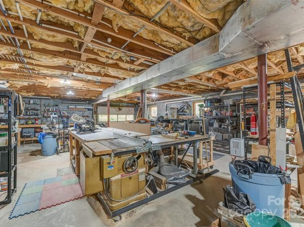 207 Kingfisher Rd, Brevard, NC 28712