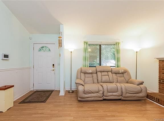 4th image of 6135 Woodthrush Dr