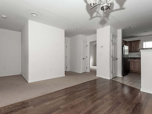 5th image of 35 Fuller Cir