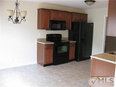 5th image of 912 Excalibur Dr