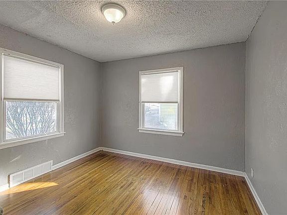 3rd image of 10621 W 56th Ter