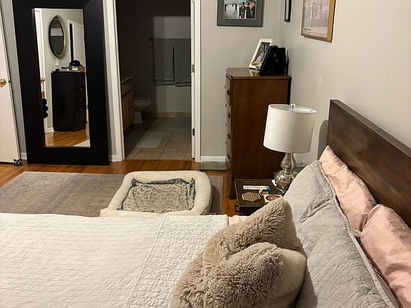 5th image of 2735 N Lincoln Ave APT 2S