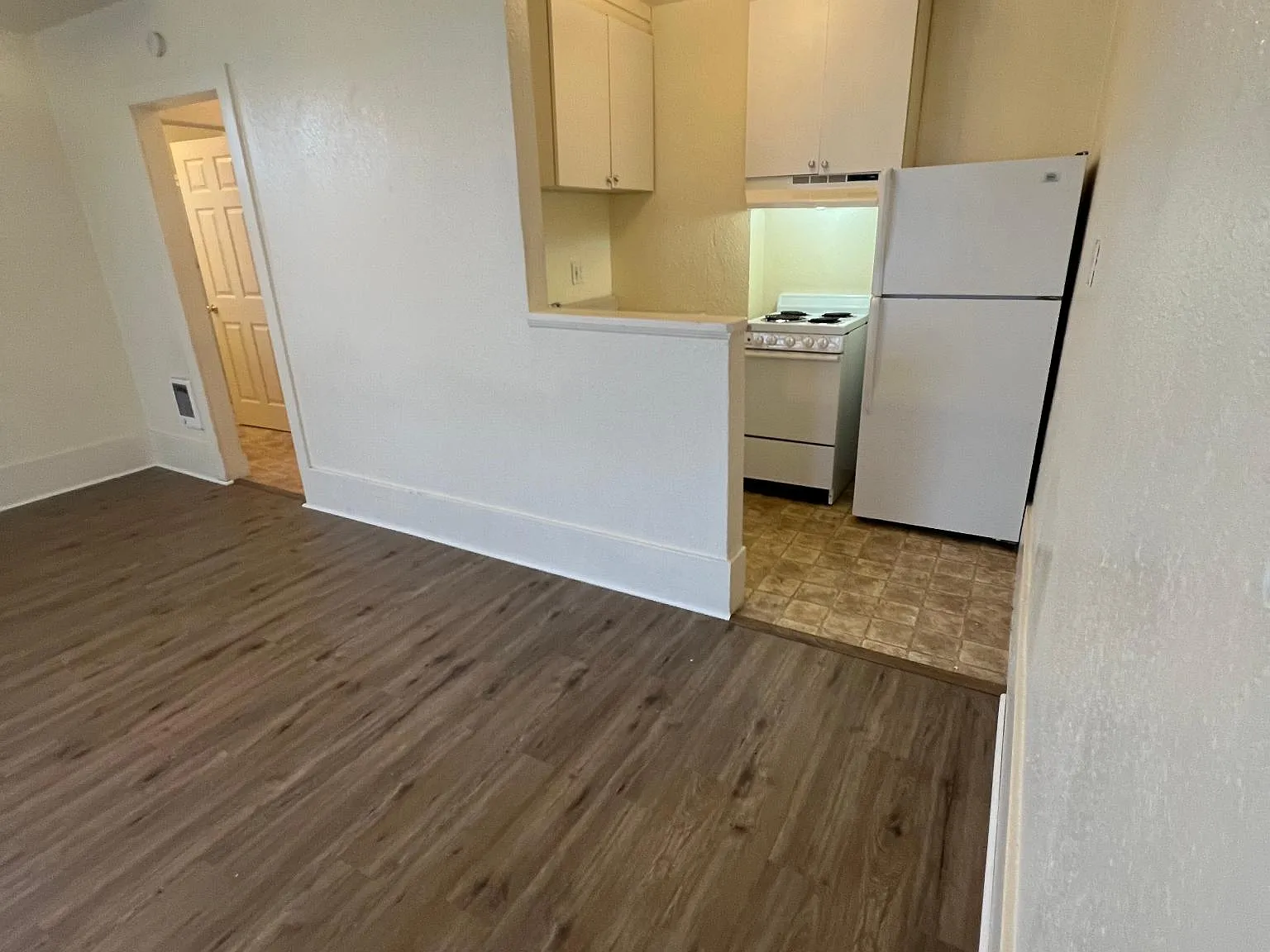 Studio, 400 sqft, $950 — Photo 1