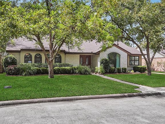 3rd image of 2423 Eaglerock Dr