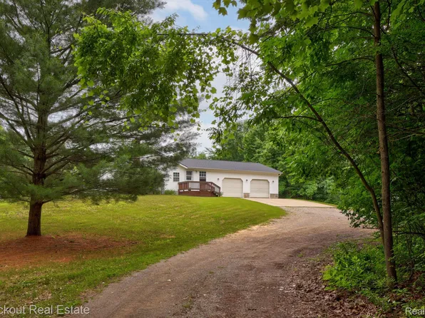 6275 Caine Rd, Vassar, MI 48768