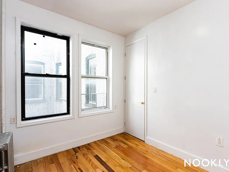 238 Irving Ave #3R — Photo 4