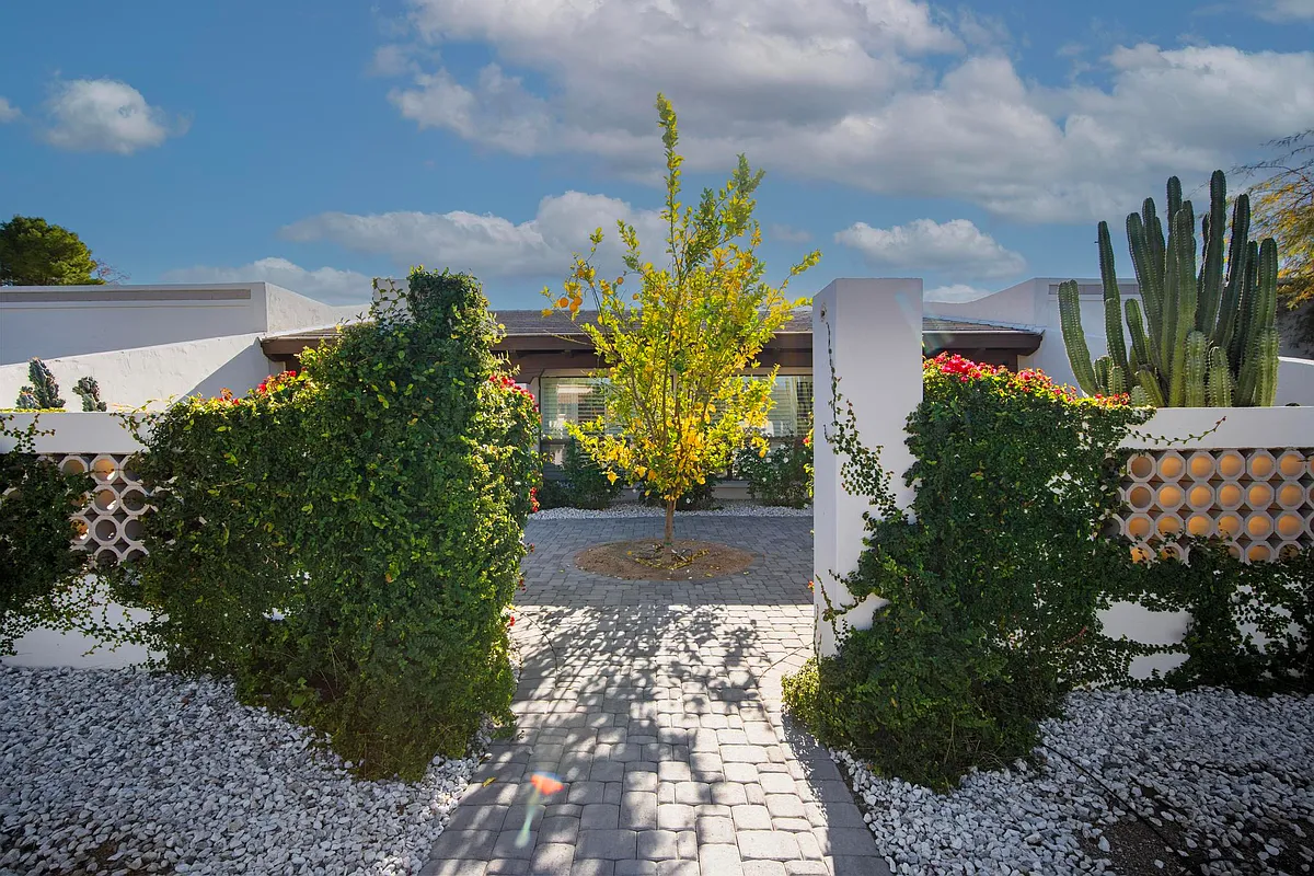 Building Photo - 9401 E La Posada Cir