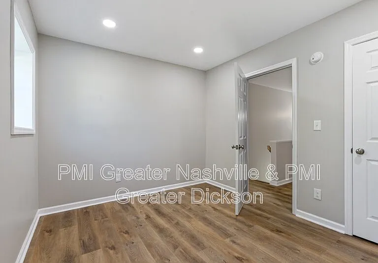 300 Spring St #13 — Photo 9