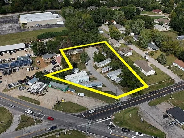 317 E Hale Lake Rd, Warrensburg, MO 64093