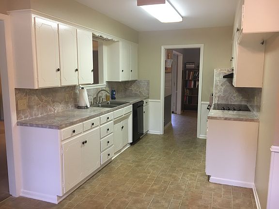 2nd image of 1024 Hansford Pl