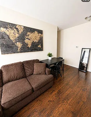 Living room, photo 2
