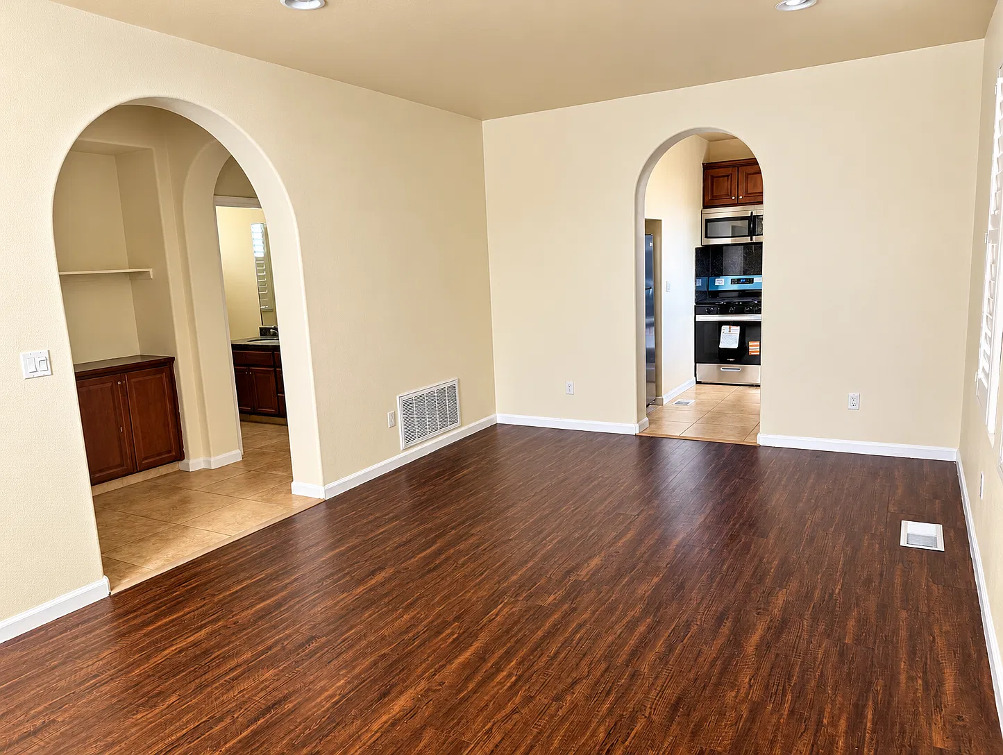 185 Lucy Ln — Photo 2