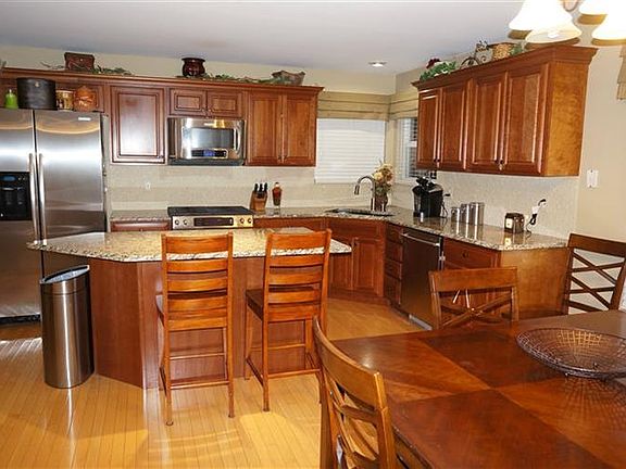2nd image of 417 Wexford Dr