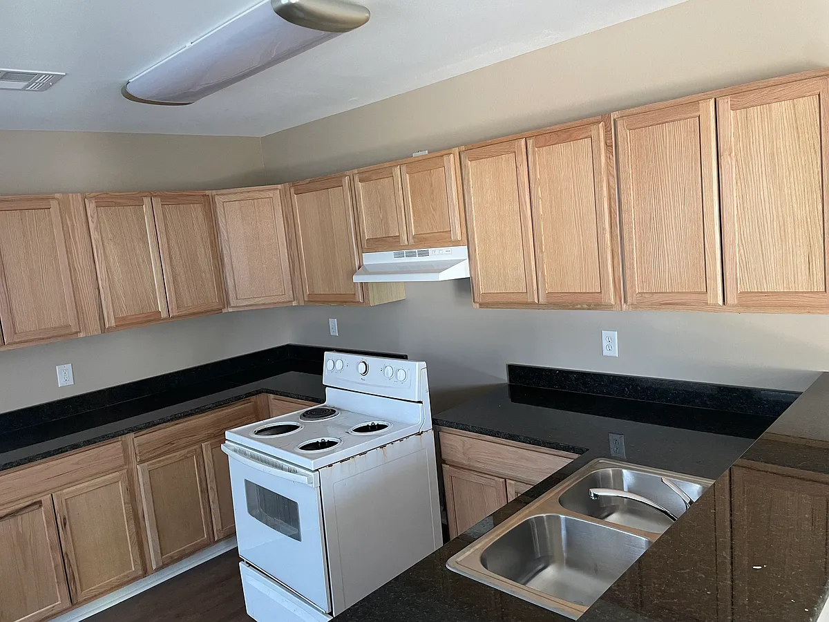 Building Photo - 638 Bellanger Ave
