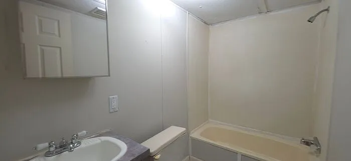 3 bed, 2.0 bath, $999 — Photo 4