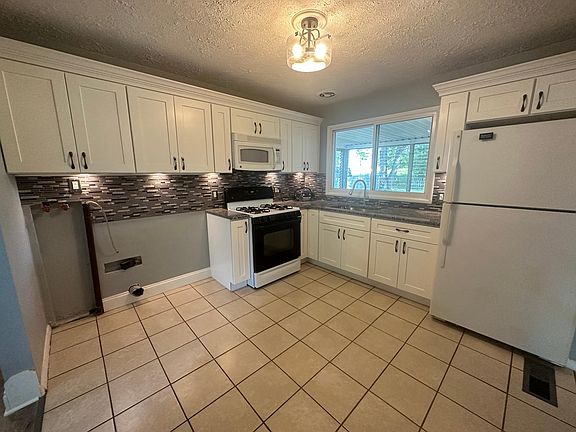 2nd image of 440 Birch Hill Dr