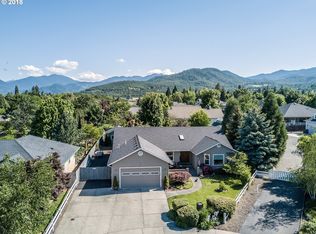 115 Walnut Pl, Phoenix, OR 97535