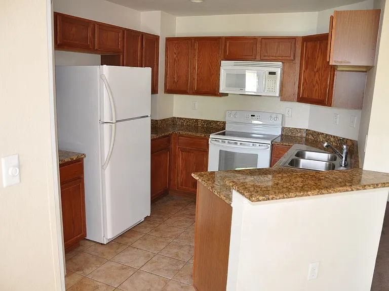 4600 E Moody Blvd #4H — Photo 6
